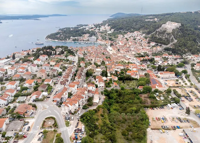 Downtown Hideaway - Zf Hvar شقة